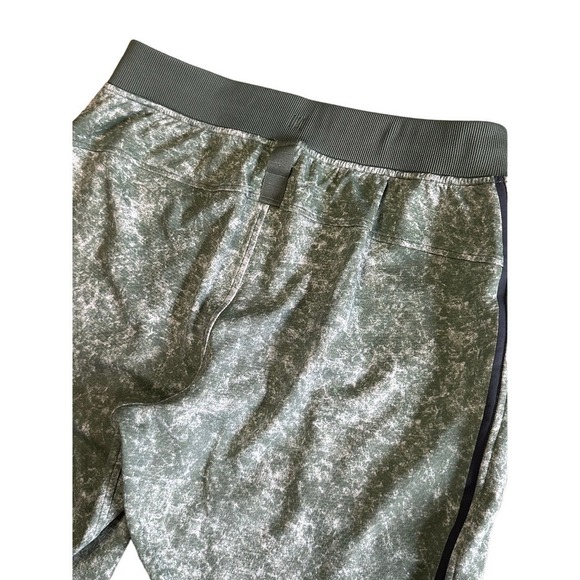 Lululemon Textured Tech Pant - Picture 7 of 8